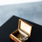 Medinė dėžutė žiedams - 12 x 9 cm