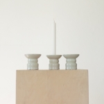 Šviesiai pilkos spalvos keramikinės žvakidės