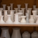 Baltos keramikinės žvakidės